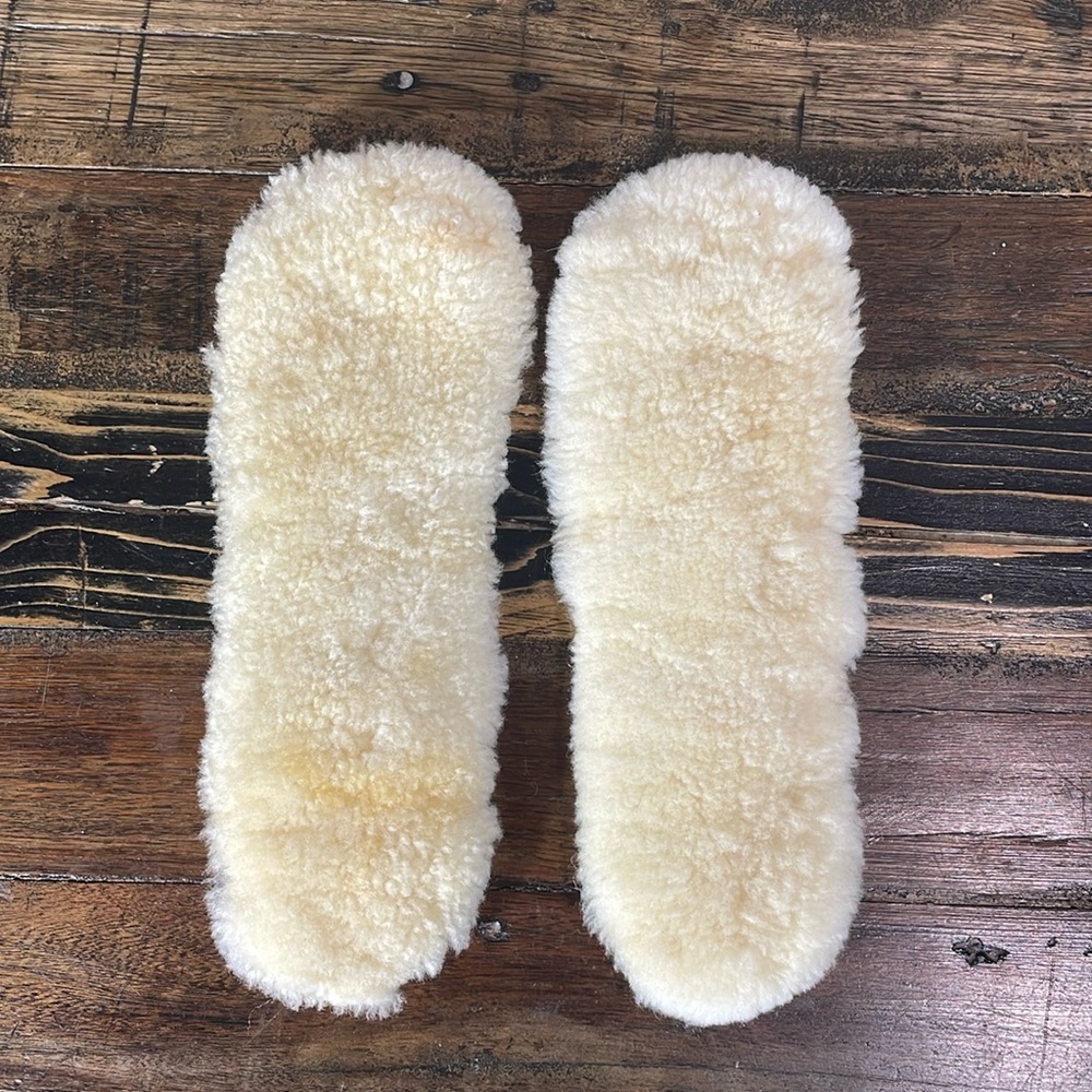 Super thick sheepskin shoe liners fits size 10 women’s beef up your boots!  WARM